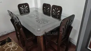 ডাইনিং টেবিল