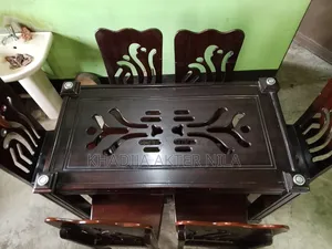 ডাইনিং টেবিল