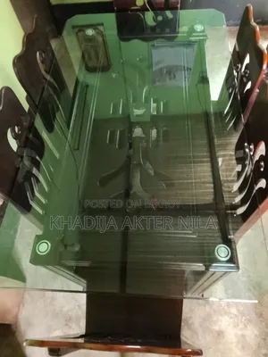 ডাইনিং টেবিল