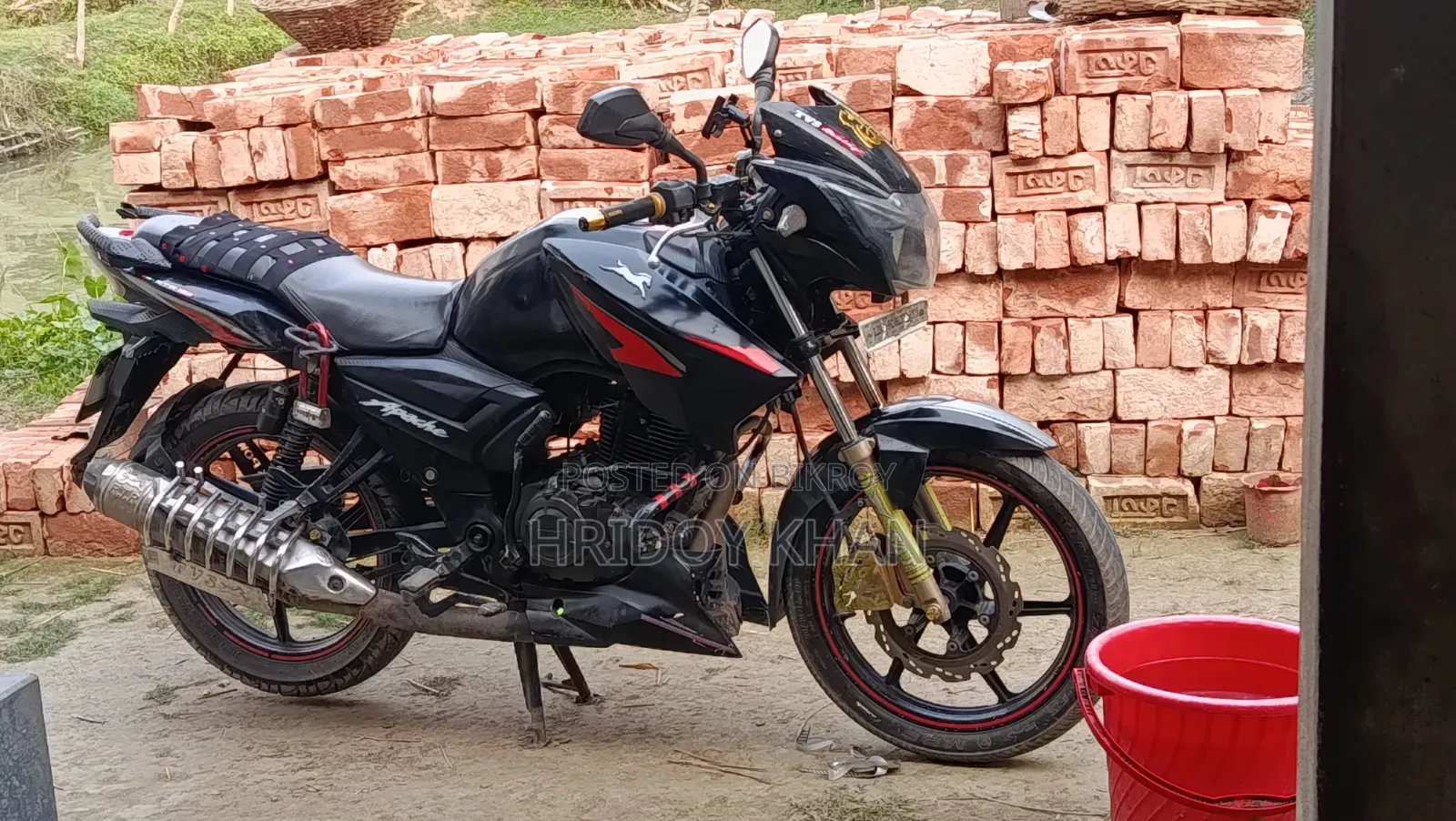 টিভিএস অ্যাপাচি আরটিআর ১৬০ ২ভি ২০১৭ কালো