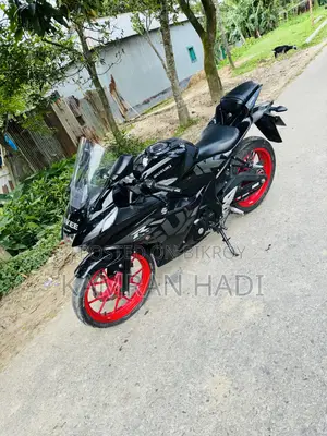 সুজুকি জিএসএক্স-আর ২০২৩ কালো
