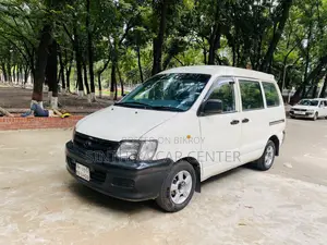 Toyota Noah 2.0 AWD (8 Seater) 2005 White