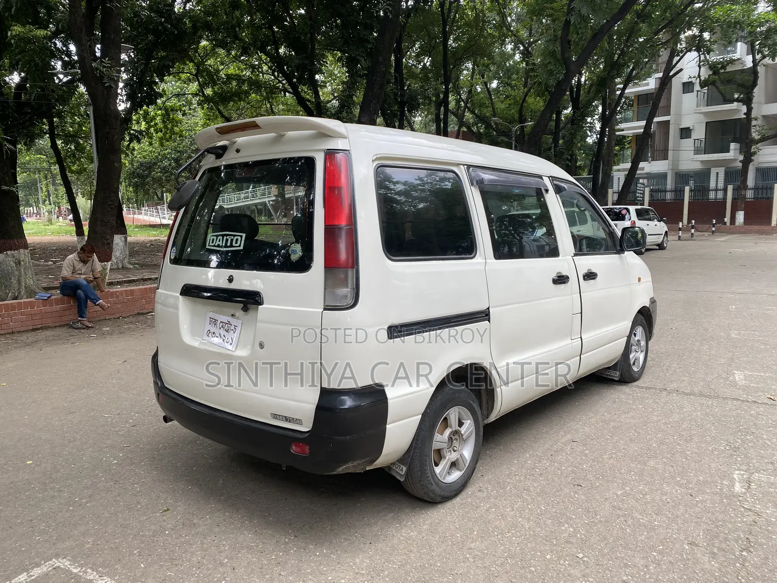 টয়োটা নোয়াহ ২.০ এডব্লিউডি (৮ সিটার) ২০০৫ সাদা