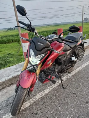 Honda Hornet 2025 Red