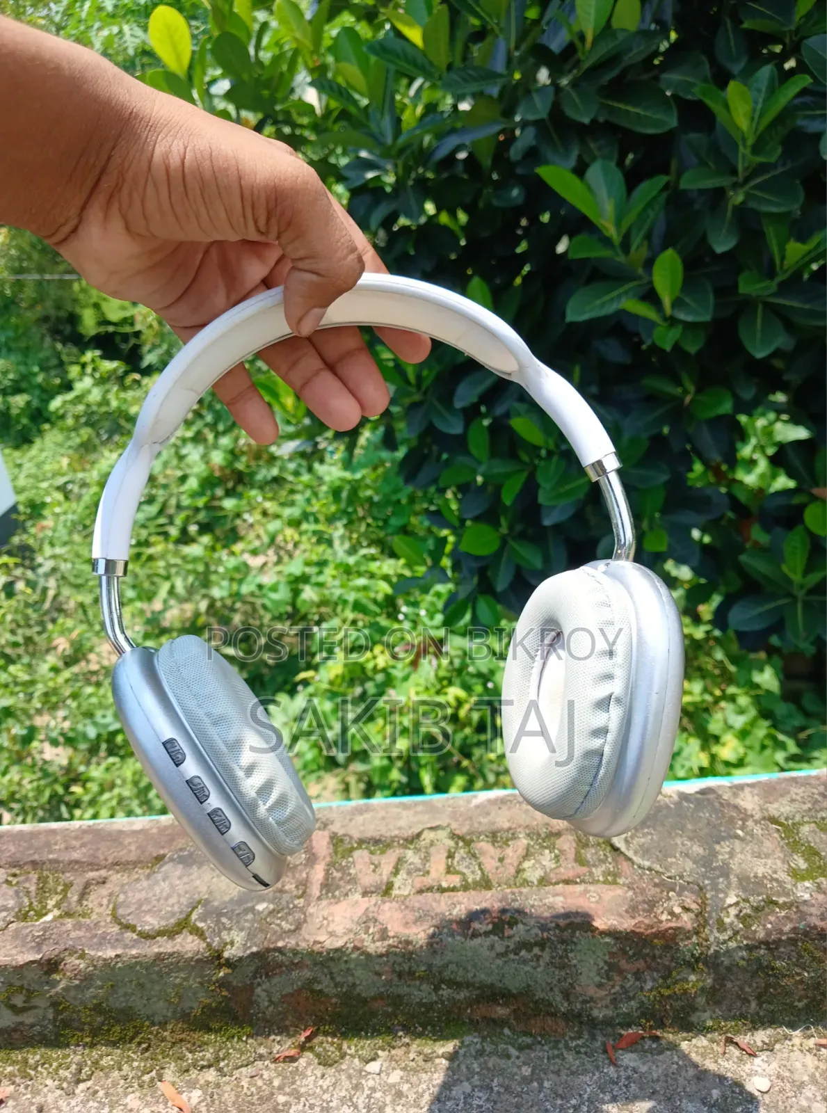 Urgent Sale: Attractive Design Bluetooth Headphones