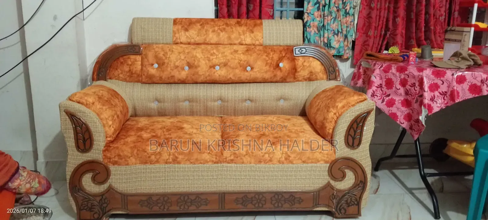 কভারসহ সোফা বিক্রয় ( এক মাস ব্যবহৃত)