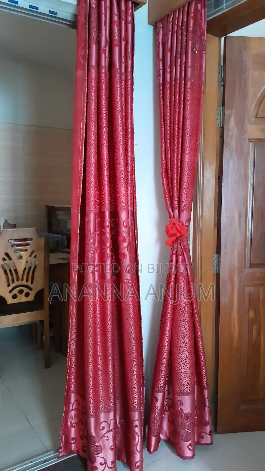 লাল পর্দা
