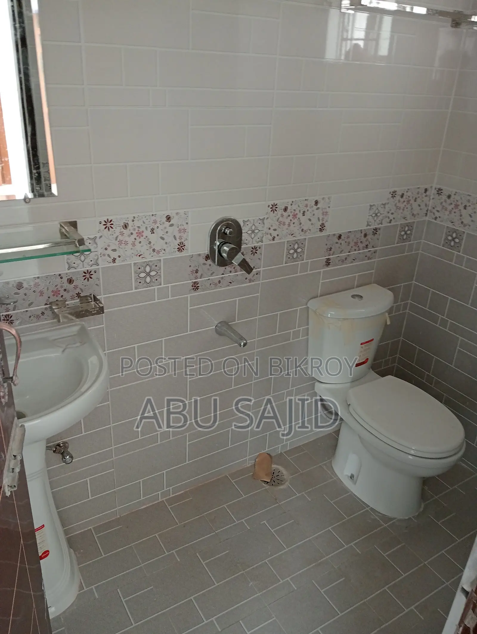 3bdrm Apartment in Aftab Nagar for rent