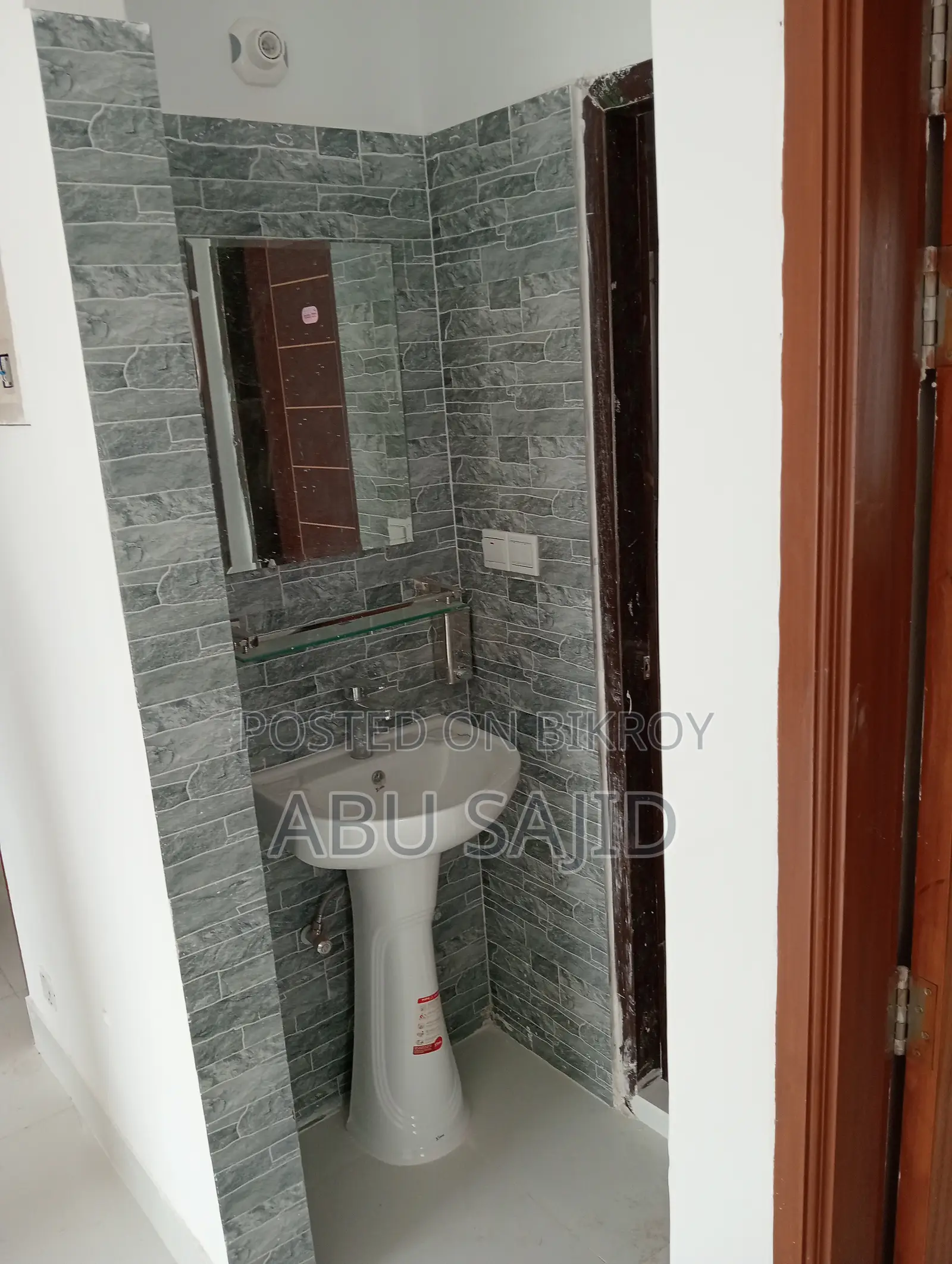 3bdrm Apartment in Aftab Nagar for rent