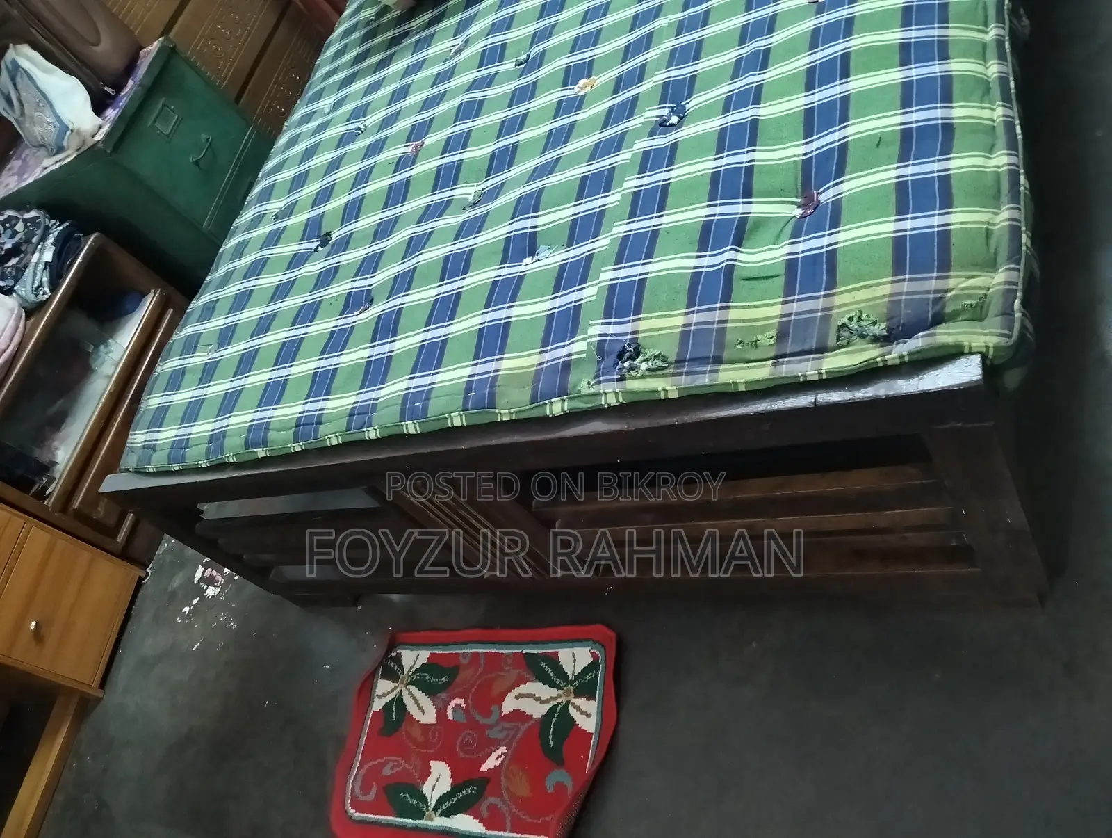 Bed and 2 mattresses and 1 quilt to be sold for a low price !!