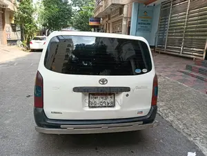 টয়োটা প্রোবক্স ২০১০ সাদা