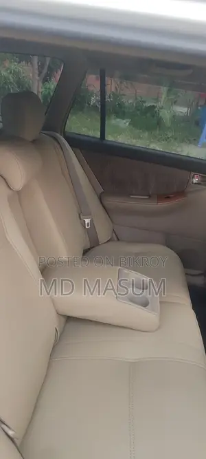 টয়োটা করোলা ২০০৪ সাদা