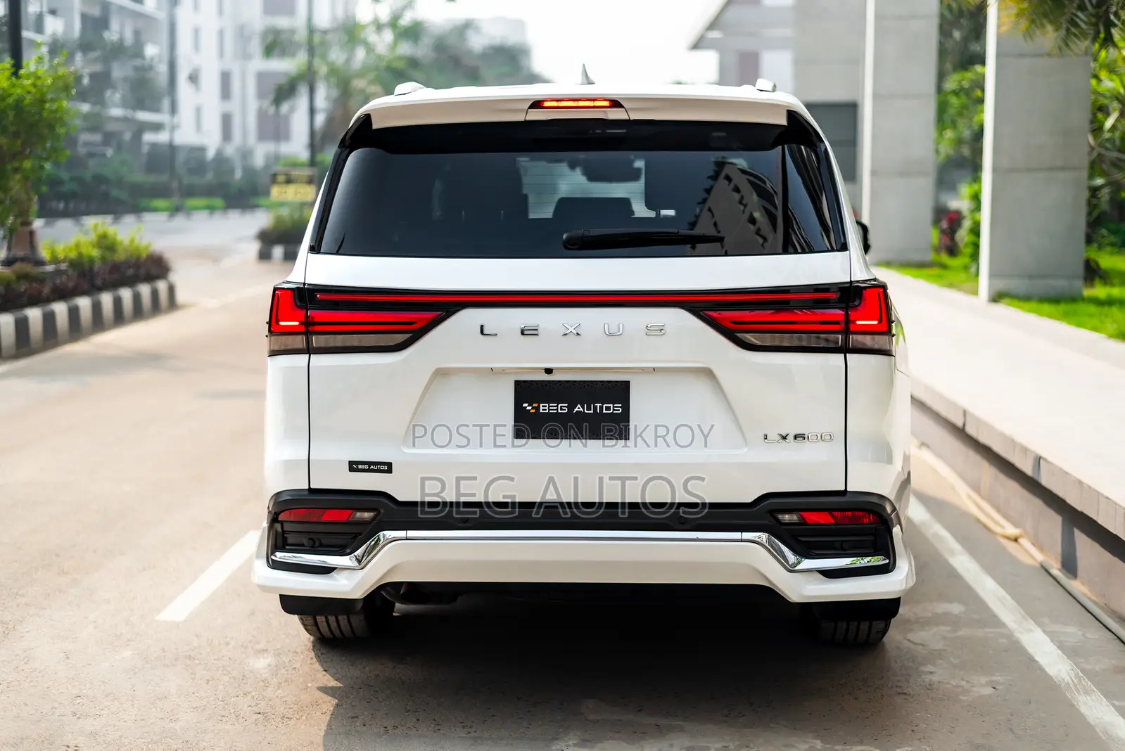 নতুন লেক্সাস এলএক্স ৬০০ ২০২৩ হোয়াইট