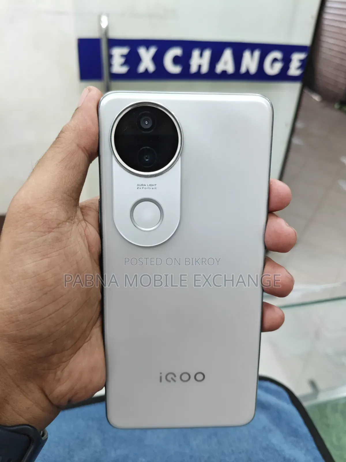 আইকিউওও ১২৮ জিবি সাদা