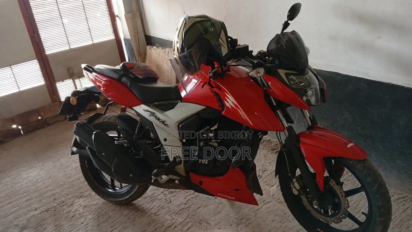 TVS Apache 160 4V 2021 Red