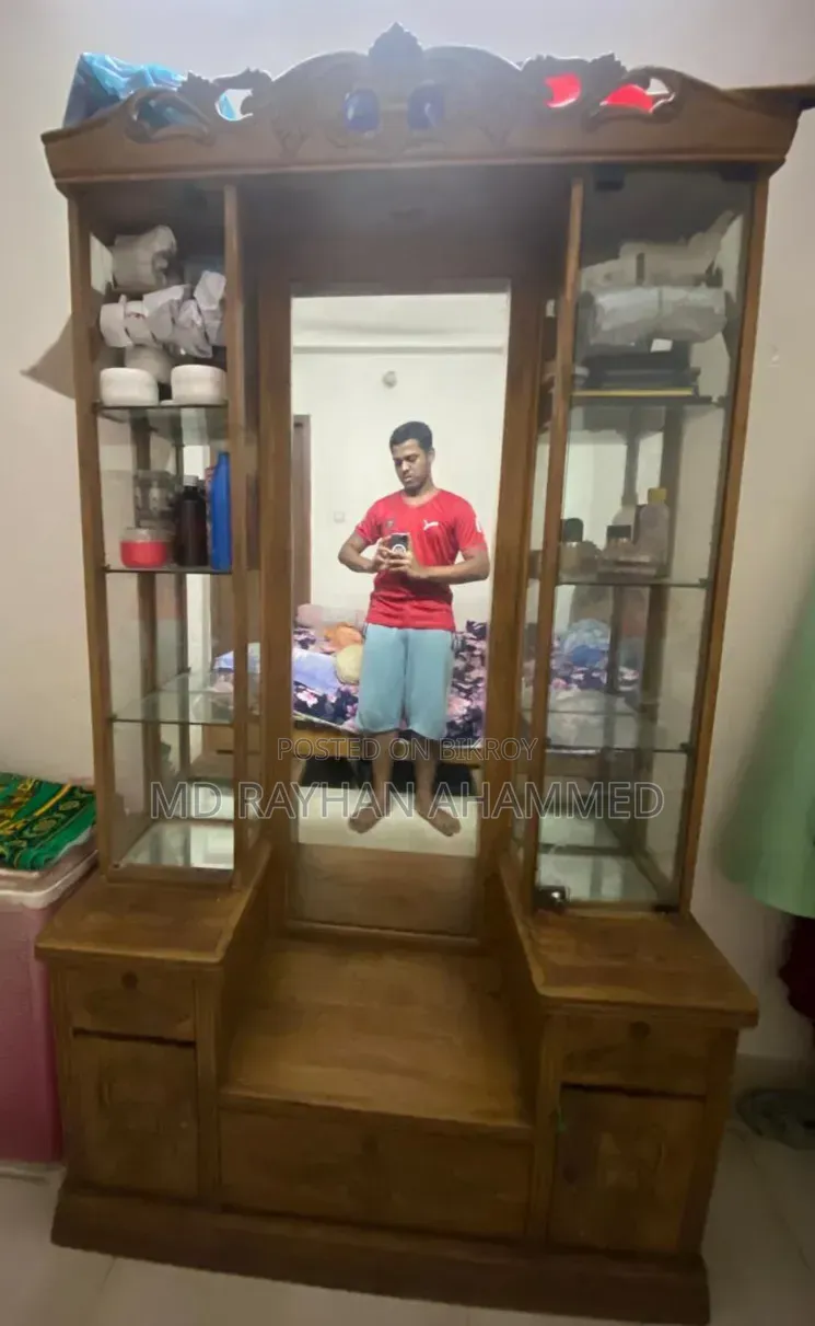 ড্রেসিং টেবিল