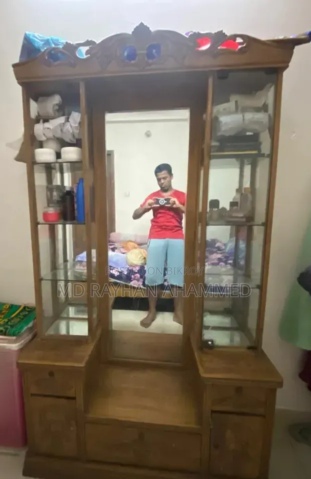 ড্রেসিং টেবিল
