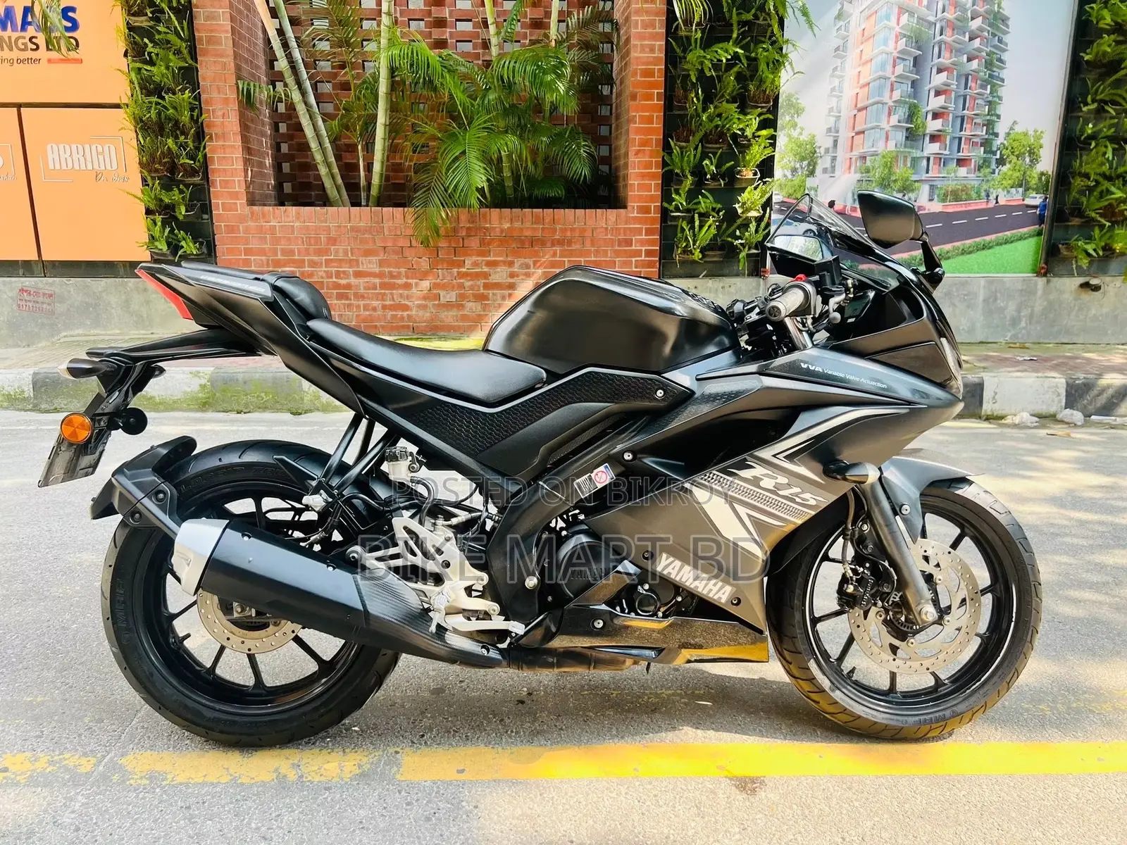 ইয়ামাহা আর১৫ ভি৩ ২০২২ ব্ল্যাক