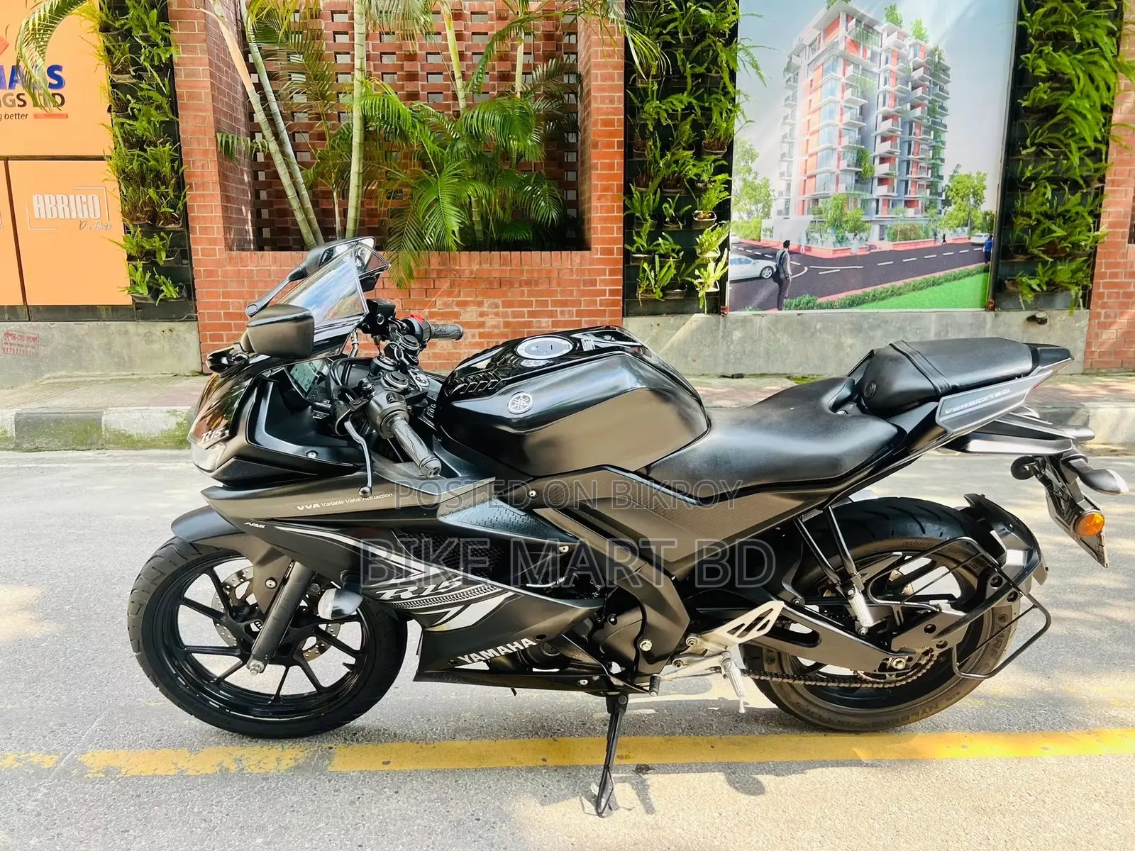 ইয়ামাহা আর১৫ ভি৩ ২০২২ ব্ল্যাক