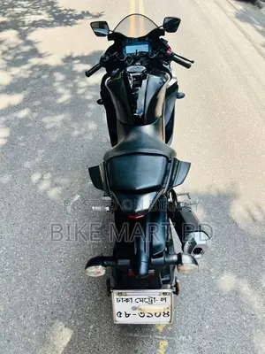 ইয়ামাহা আর১৫ ভি৩ ২০২২ ব্ল্যাক