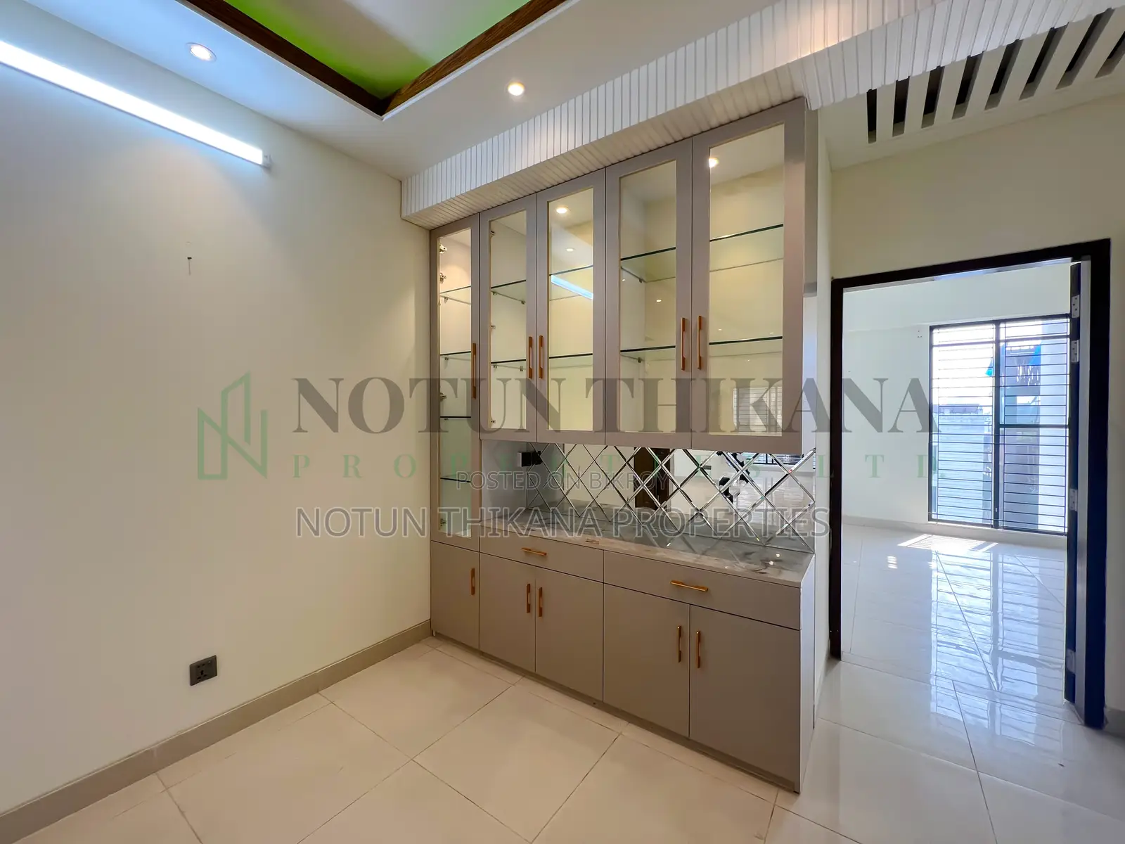 3-bedroom Apartment in Bashundhara City for rent