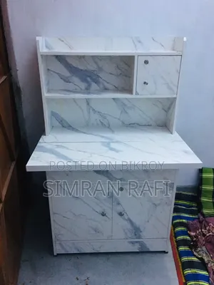 পড়ার টেবিল