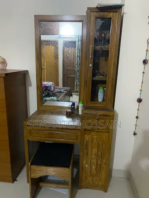 ড্রেসিং টেবিল
