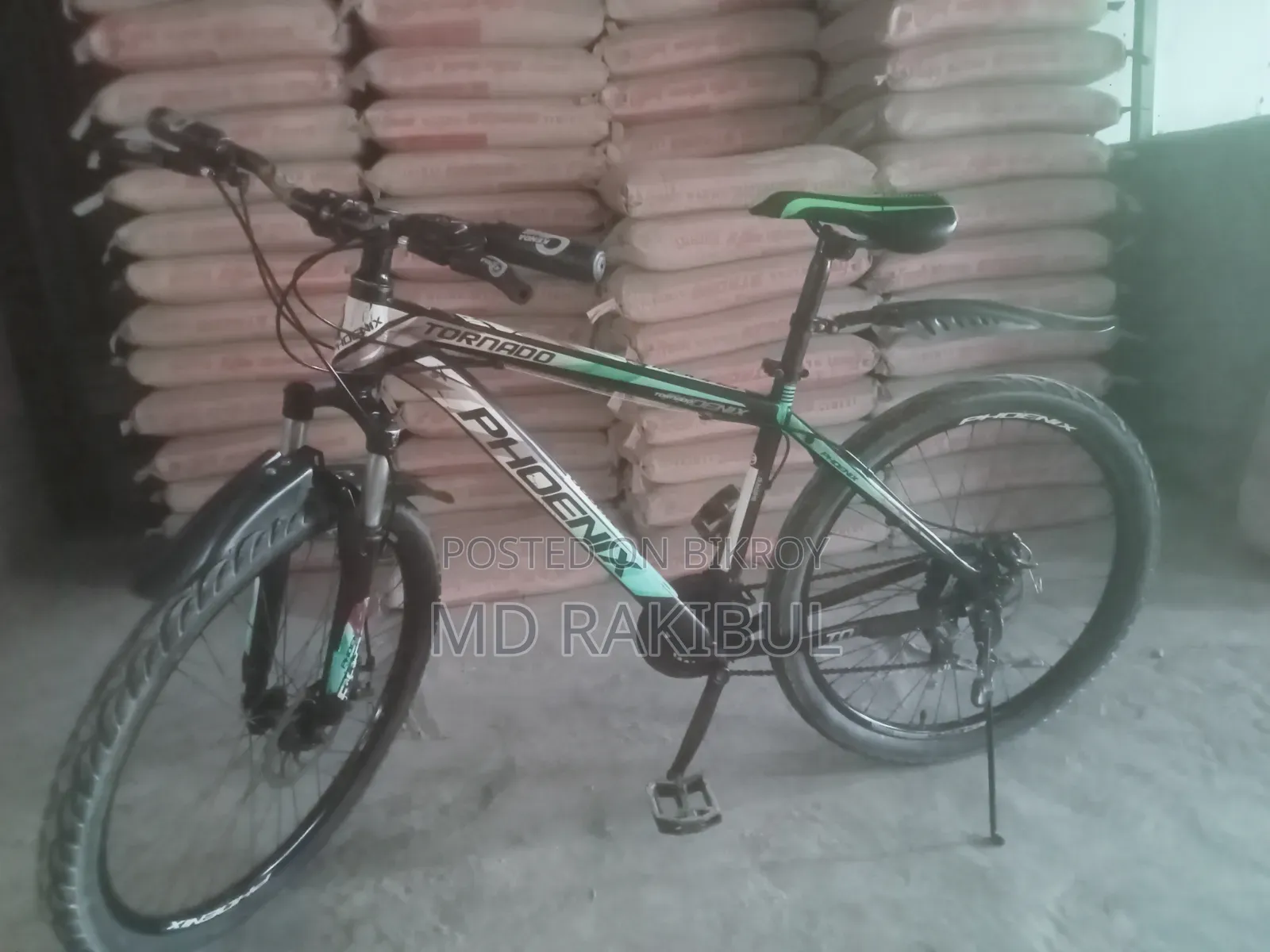 High-quality Phoenix bicycle with rear and front gears