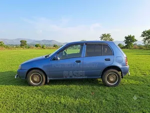 টয়োটা স্টারলেট ২০০২ নীল