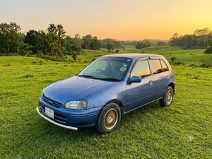 টয়োটা স্টারলেট ২০০২ নীল