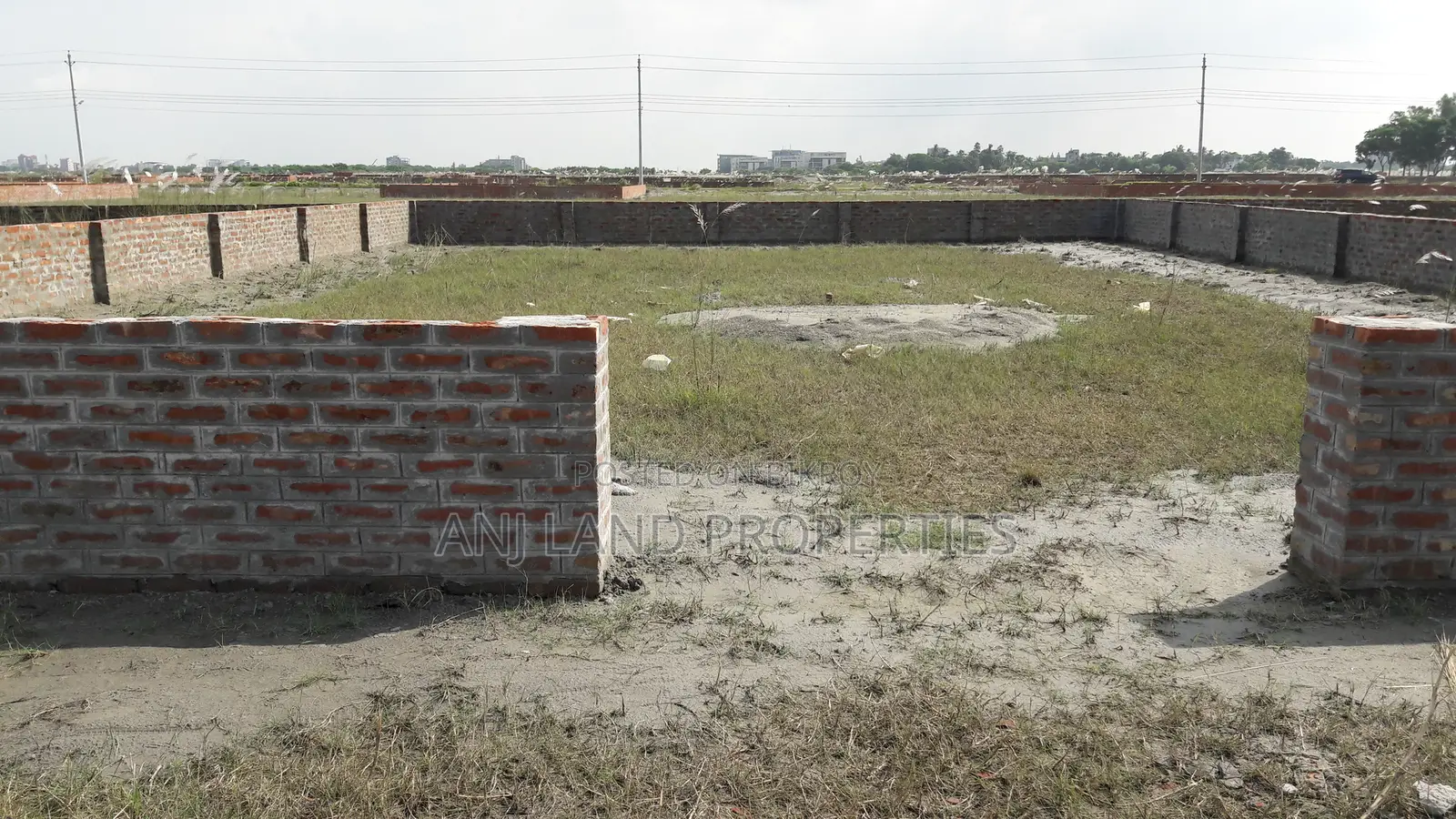 South-facing 5-katha plot for sale in M-Block, urgent