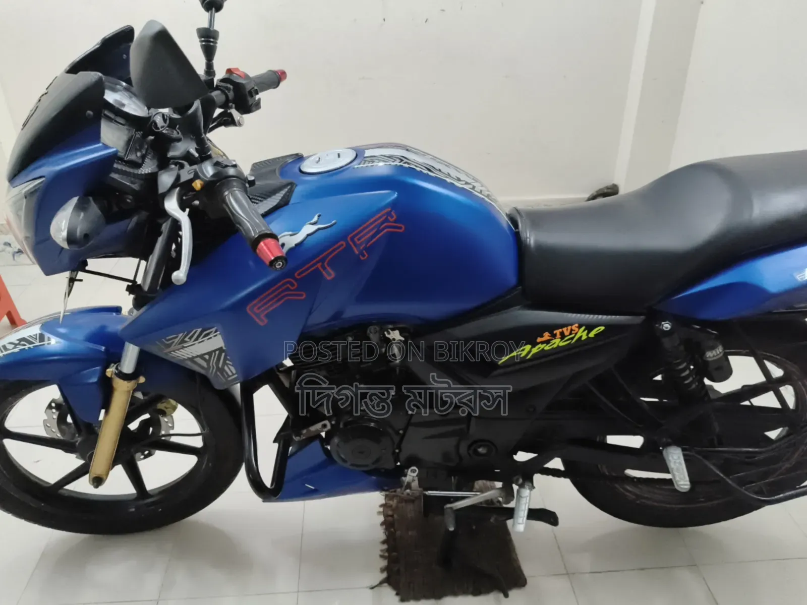 টিভিএস অ্যাপাচি আরটিআর ১৬০ ২ভি ২০১৯ নীল