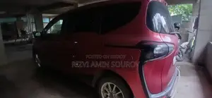 টয়োটা সিয়েন্টা ২০১৫ লাল