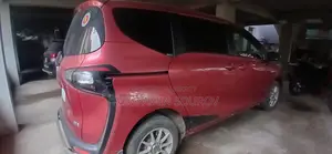 Toyota Sienta 2015 Red