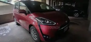 Toyota Sienta 2015 Red