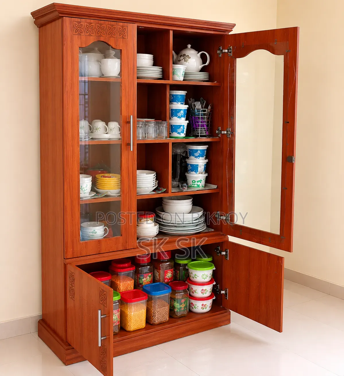 Showcase for Sale, Attractive Wooden Kitchen Cabinet