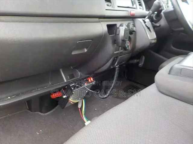 Toyota HiAce 2022 Silver
