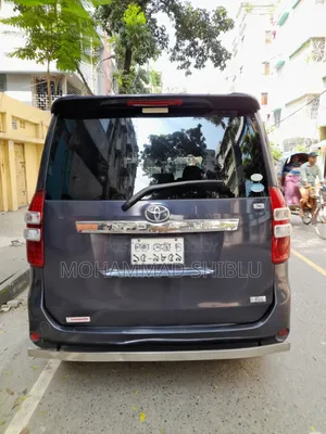 Toyota Noah 2011 Blue