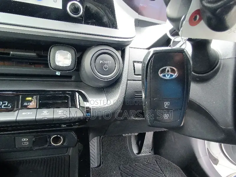 Toyota Prius 2023 Pearl