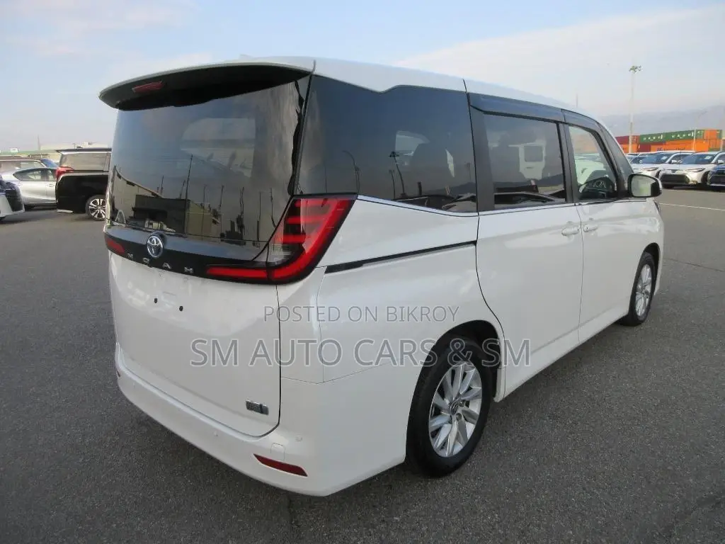 Toyota Noah 2022 Pearl