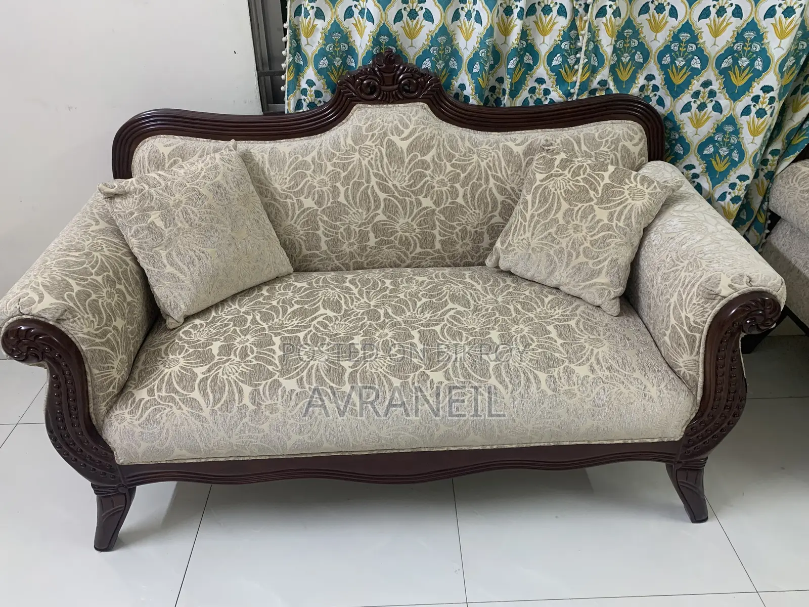 সোফা সেট সাথে সেন্টার টেবিল