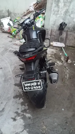 Hero Hunk 2025 Black