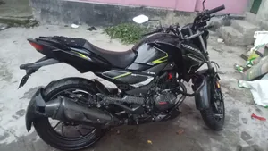 Hero Hunk 2025 Black