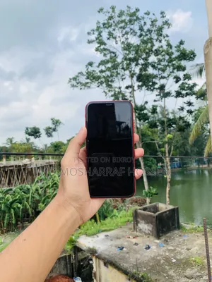 New Apple iPhone 11 64 GB Red