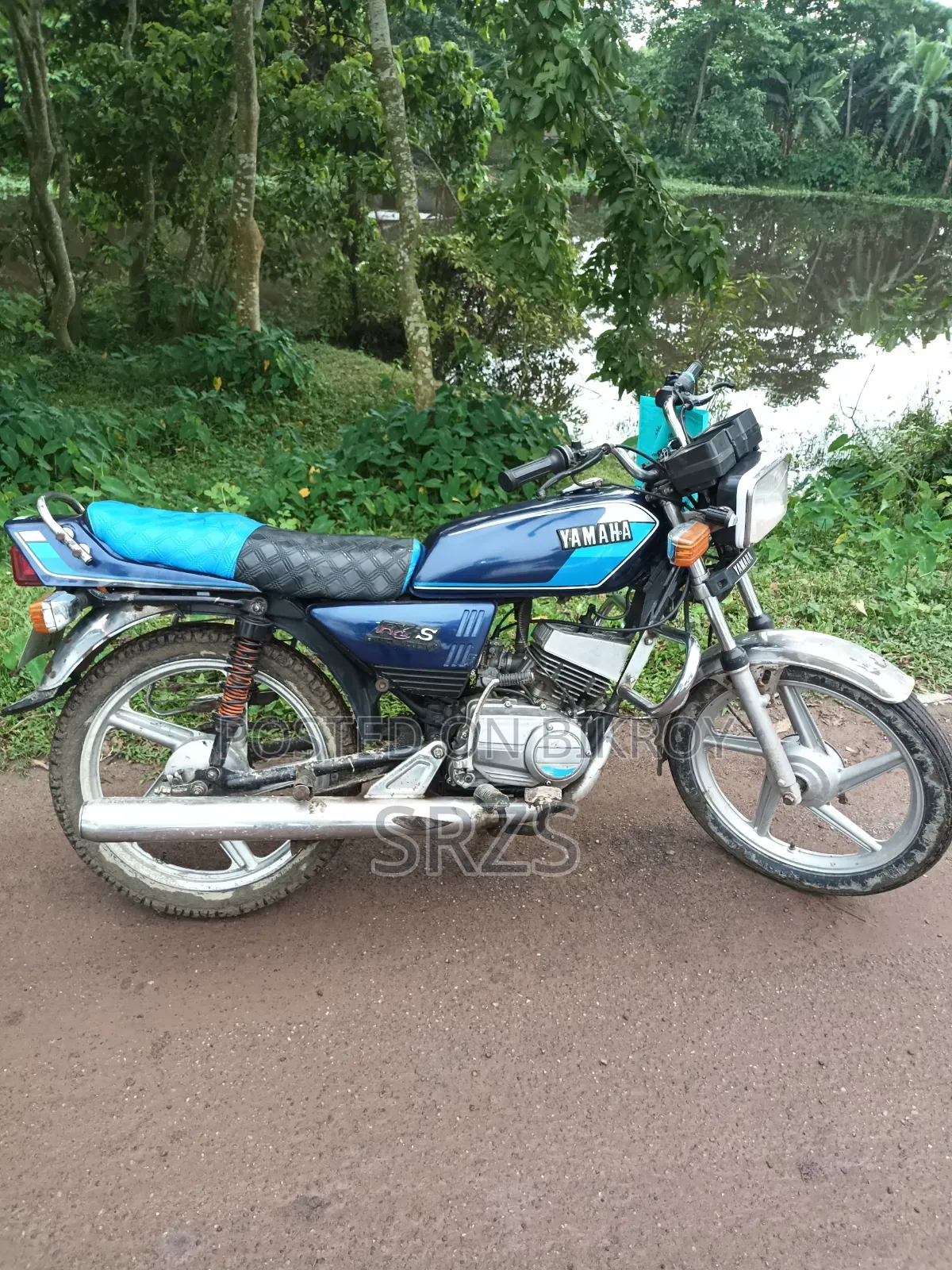 ইয়ামাহা ১৯৯৮ নীল