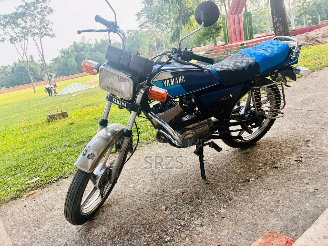 ইয়ামাহা ১৯৯৮ নীল