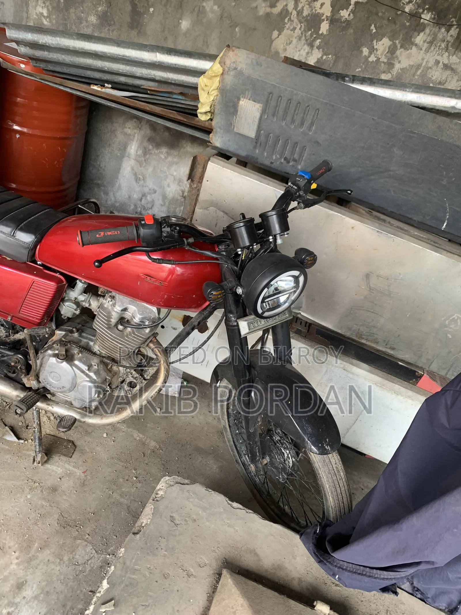 Honda 2004 Red