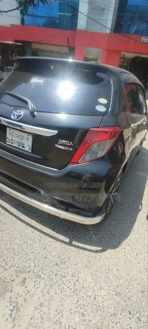 Toyota Vitz 2011 Black