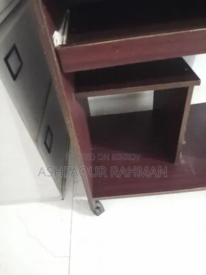 কম্পিউটার টেবিল বিক্রয় হবে