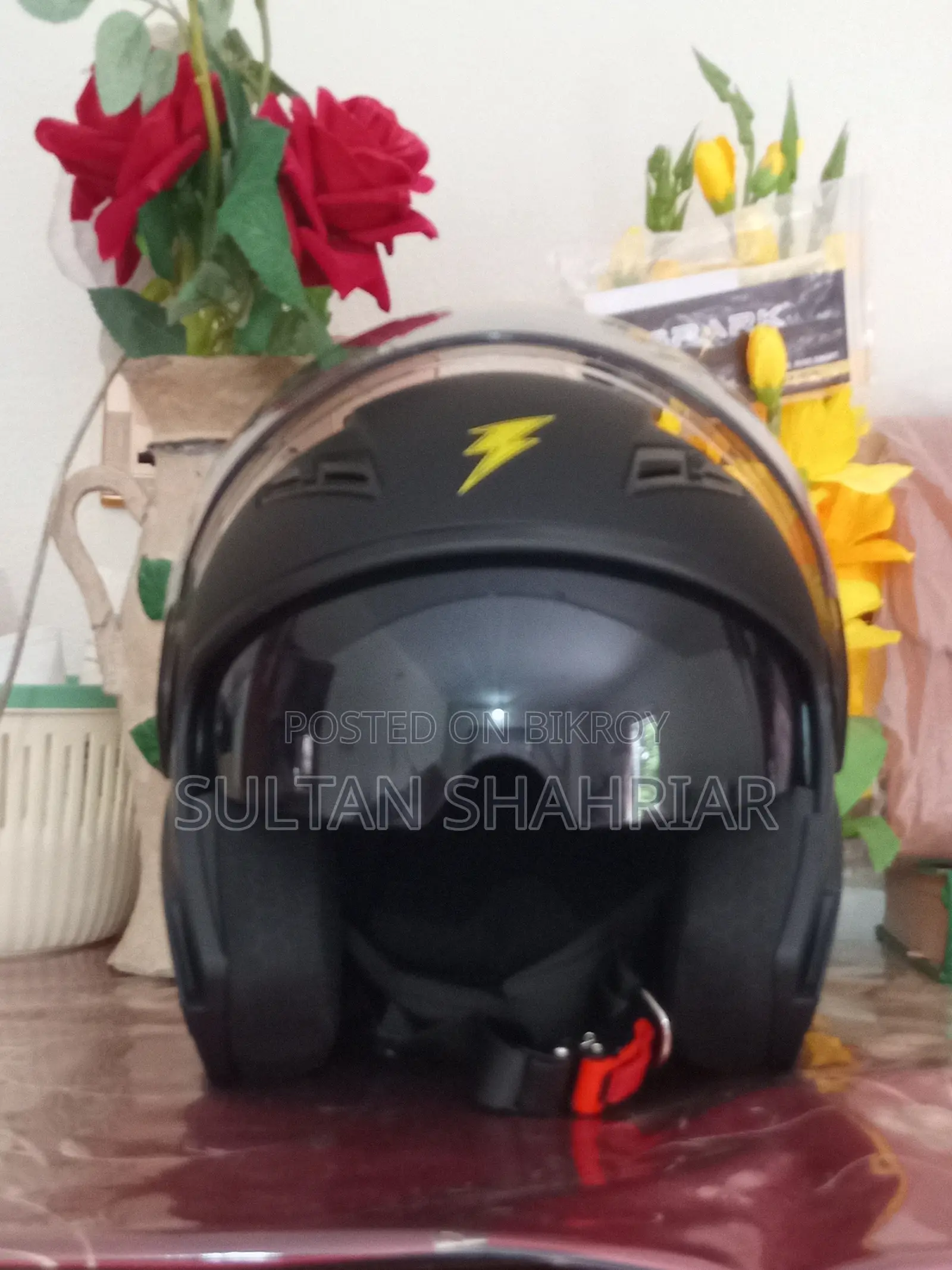মাত্র ১দিন ব্যবহৃত Spark X25 Solid Helmet টি সুলভ দামে বিক্রয় করা হবে